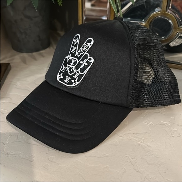Black Peace Sign Women\'s Hat